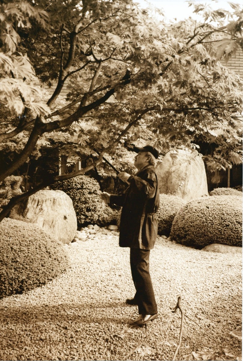 Masayuki Nagare (geb. 1923) pruning the trees in Mai 1995 (Foto: AS)