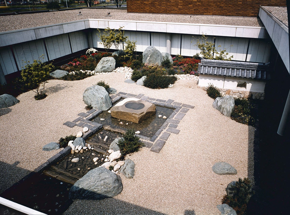 The interior garden on completion in 1977, Masayuki Nagare (b. 1923)