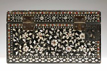Presentation box for a wedding (yemulham), wood, black laquer, inlaid mother of pearl, horn with underpainting and brass wire, hinges and lock fitting of brass, 15,7 x 19,8 x 28,5 cm, early Joseon dynasty (1392-1910), 15th century, donated by a Cologne industrial firm © NRICP